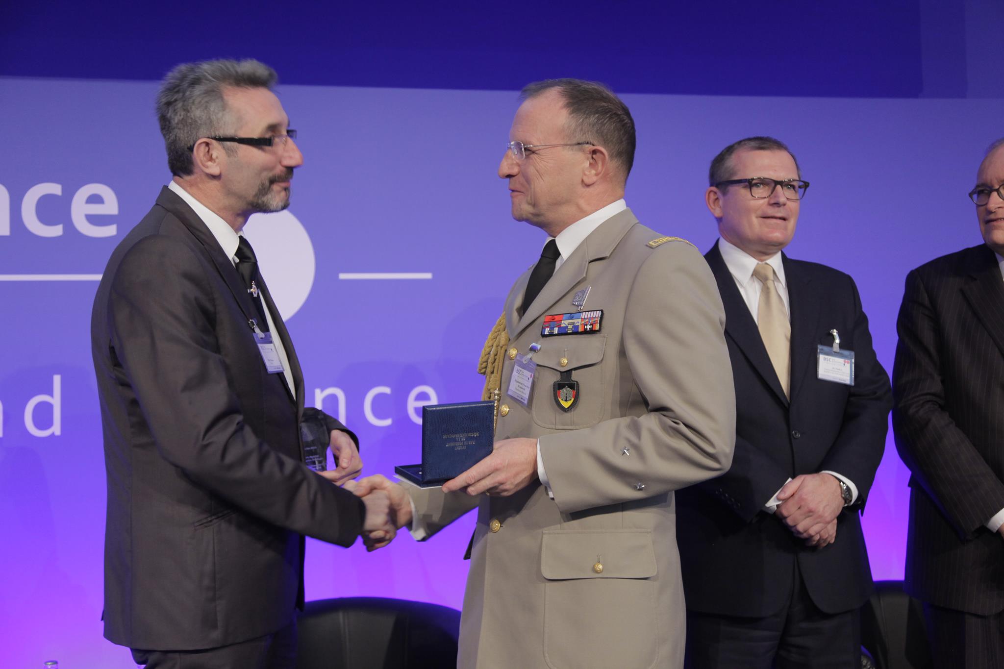 Willy Breton recevant le prix spécial Mémoire partagée