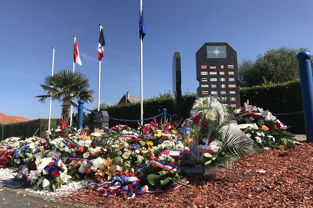 Le Mémorial fleuri lors de la cérémonie